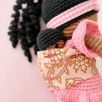 Image 4 of Kit crochet Ma Poupée Awa (version fleurs et Vichy Rose)