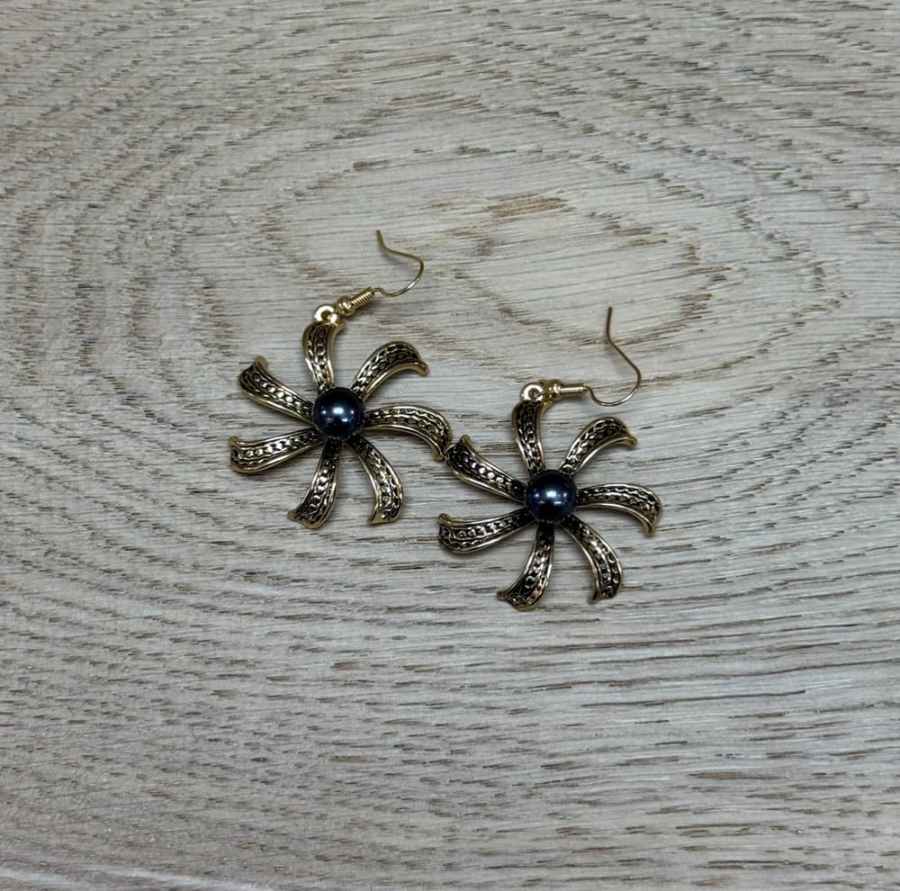 Image of TIARE FLOWER WOMEN'S EARRINGS