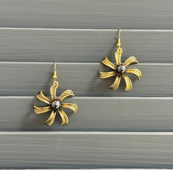 Image of TIARE FLOWER WOMEN'S EARRINGS
