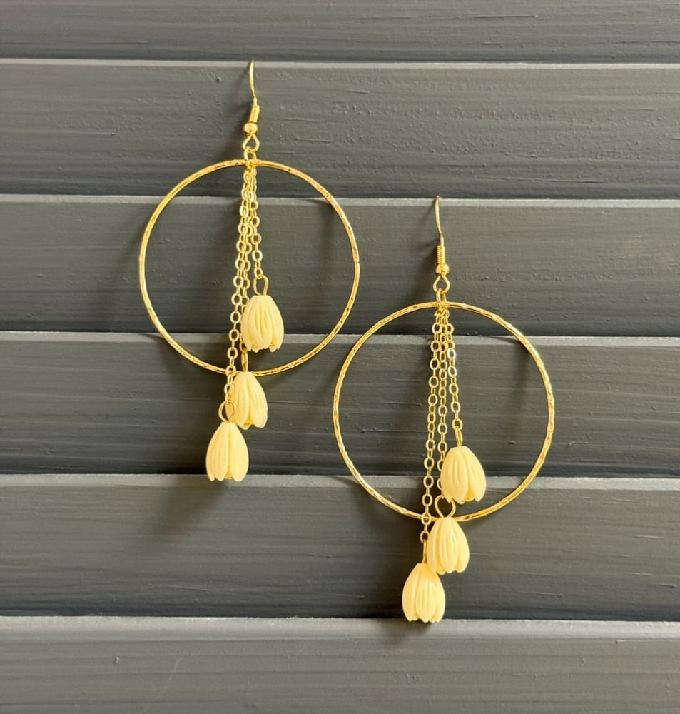 Image of PIKAKE TASSEL HOOP WOMEN'S EARRINGS 