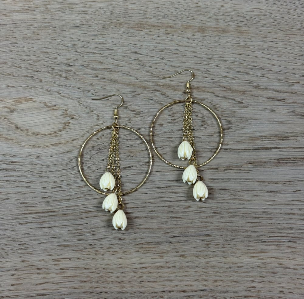 Image of PIKAKE TASSEL HOOP WOMEN'S EARRINGS 