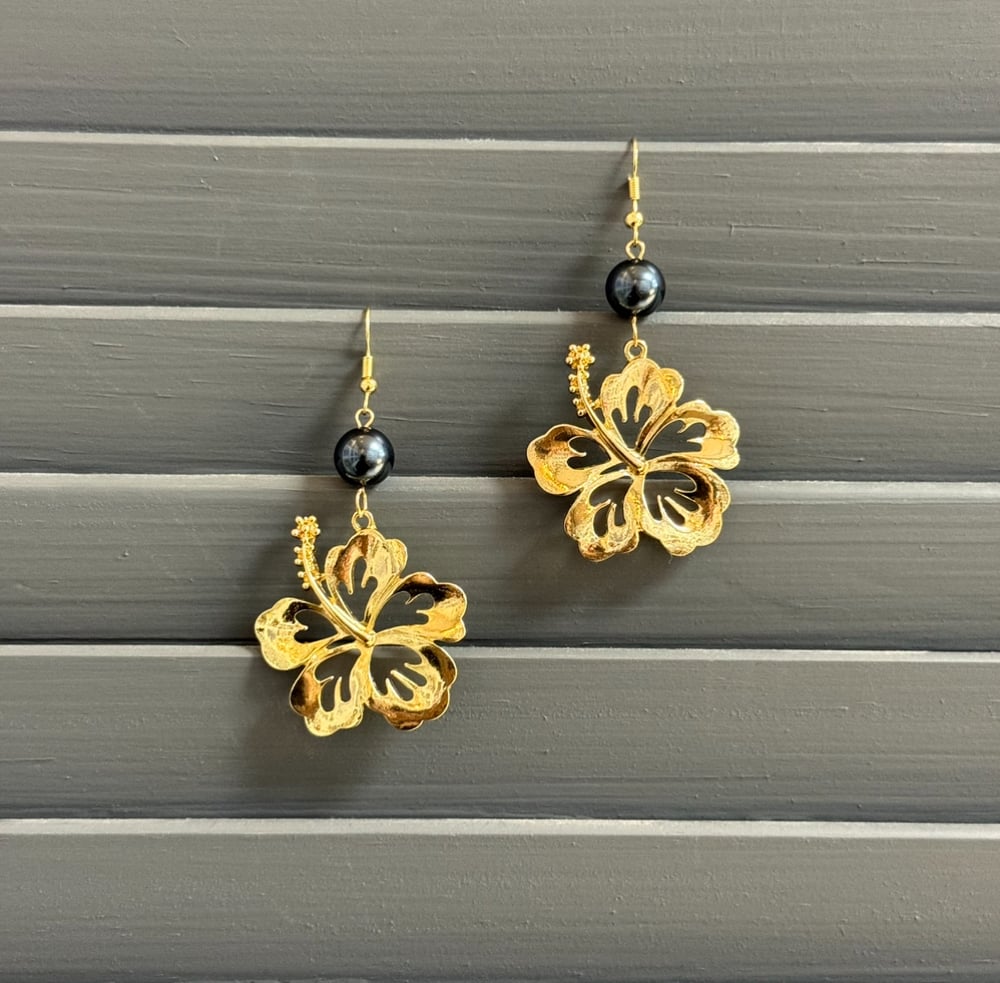 Image of HIBISCUS PEARL WOMEN'S EARRINGS