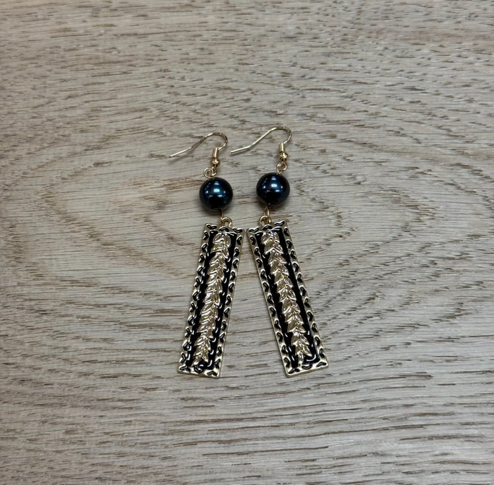 Image of MAILE LEAF BLACK ENAMEL BAR WOMEN'S EARRINGS 