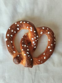 Image 2 of Pretzel savityö