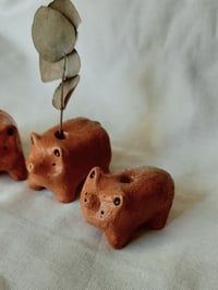 Image 1 of Pieni savimaljakko, seisova karhu