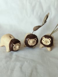 Image 1 of Pieni savimaljakko, seisova leijona