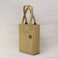 Image 4 of Medium Tote in creamy avocado