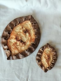 Image 1 of Iso karjalanpiirakka savityö