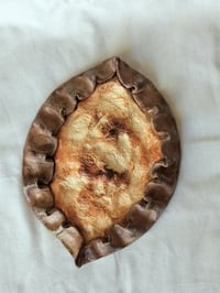 Image 2 of Iso karjalanpiirakka savityö