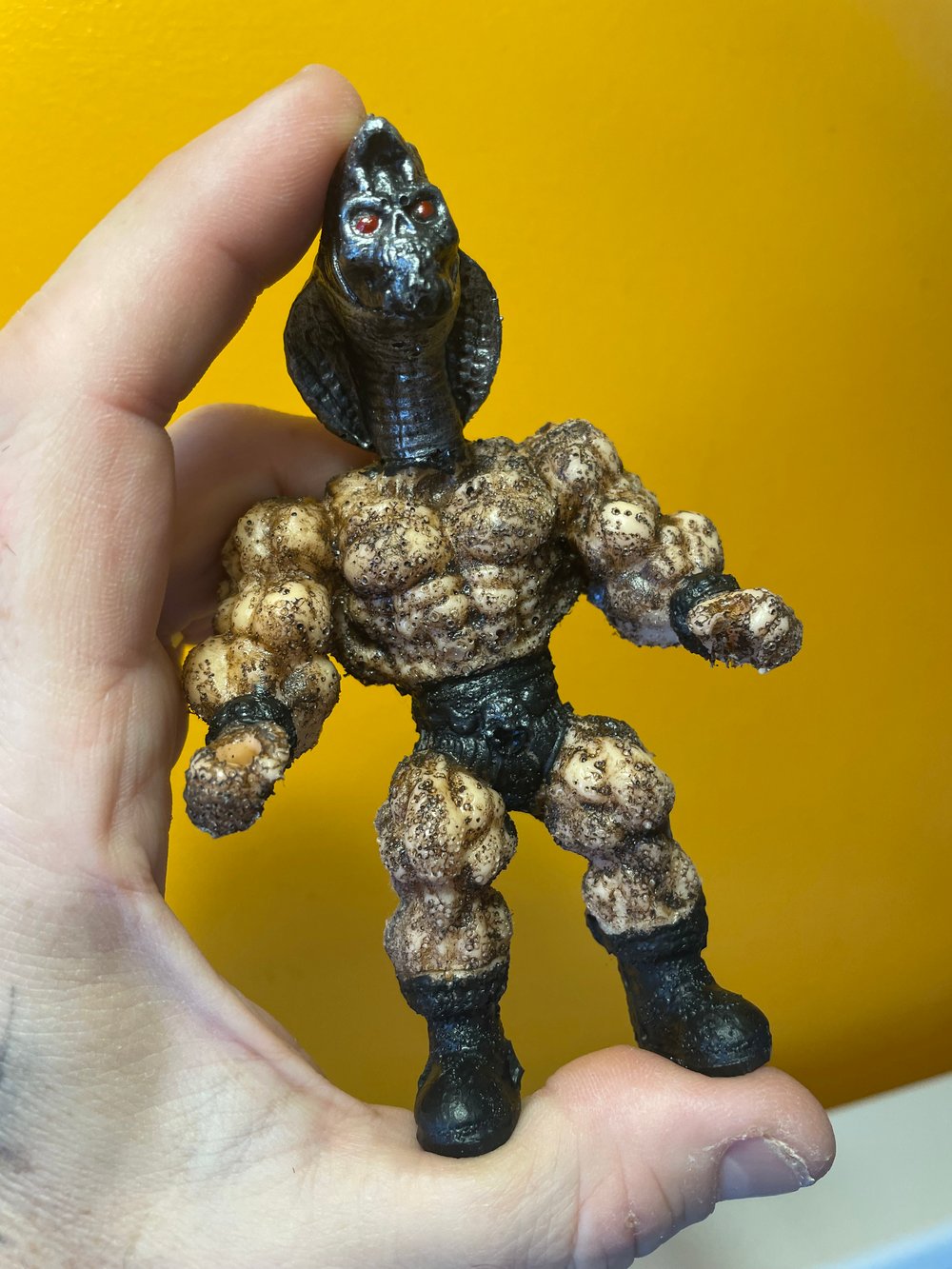 MUSCULOIDS MULTIVERSE 4” CARDED FIGURE