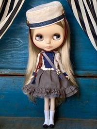 Image 1 of "Majorette"