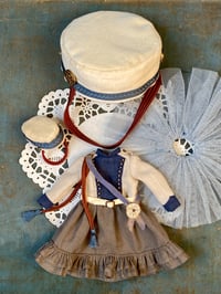 Image 4 of "Majorette"