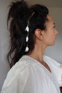 Image 2 of Bijou de tête "Perce-neige"