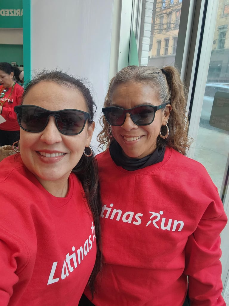 Latinas Run Unisex-adult Fleece Red Pullover Image 3