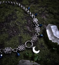 Image 1 of Chainmail necklace with blue beads 
