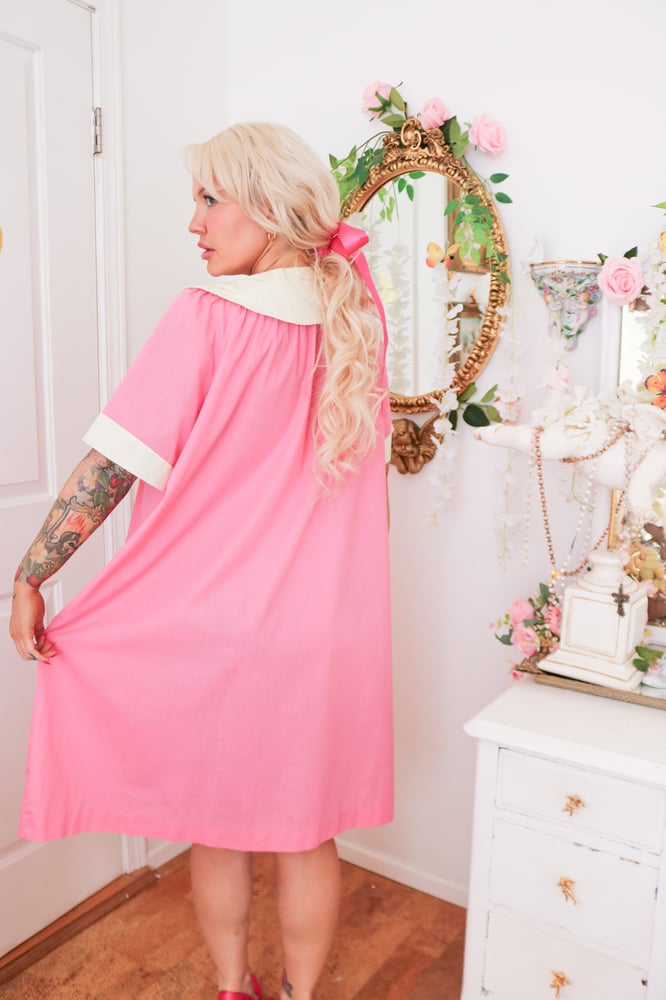 Image of Vintage 1960s Loungees Tulip Embroidered Housecoat (18-Large)