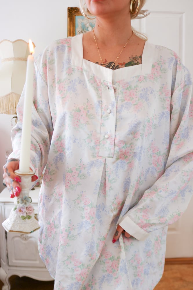 Image of 90s Storybook Style Long Sleeve Sleepshirt with Pastel Floral Print (Medium)