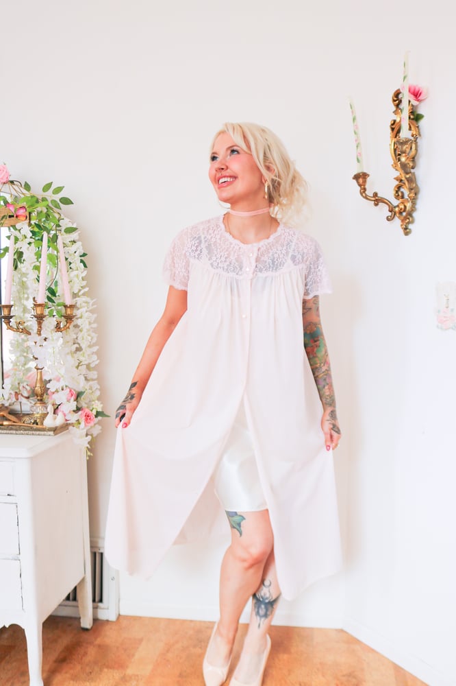 Image of Vintage 1970s Van Raalte Pastel Peachy Pink Button Up Robe (Small)