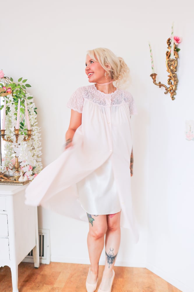 Image of Vintage 1970s Van Raalte Pastel Peachy Pink Button Up Robe (Small)