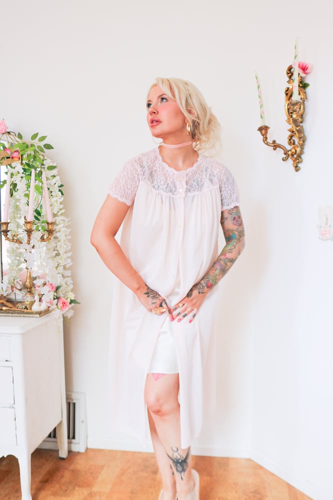 Image of Vintage 1970s Van Raalte Pastel Peachy Pink Button Up Robe (Small)