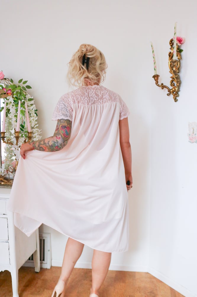 Image of Vintage 1970s Van Raalte Pastel Peachy Pink Button Up Robe (Small)