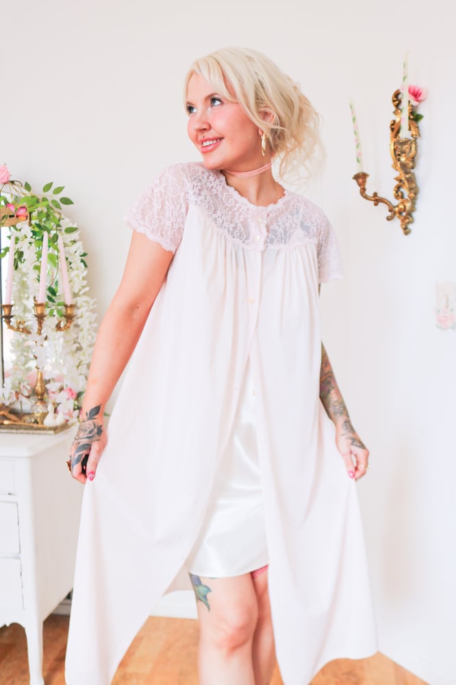 Image of Vintage 1970s Van Raalte Pastel Peachy Pink Button Up Robe (Small)