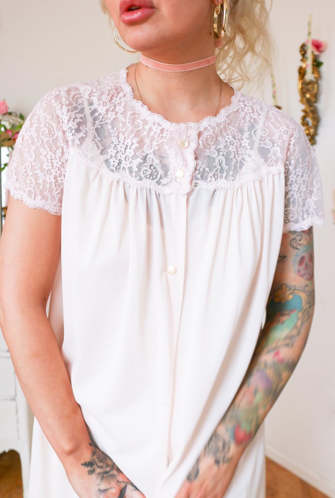 Image of Vintage 1970s Van Raalte Pastel Peachy Pink Button Up Robe (Small)