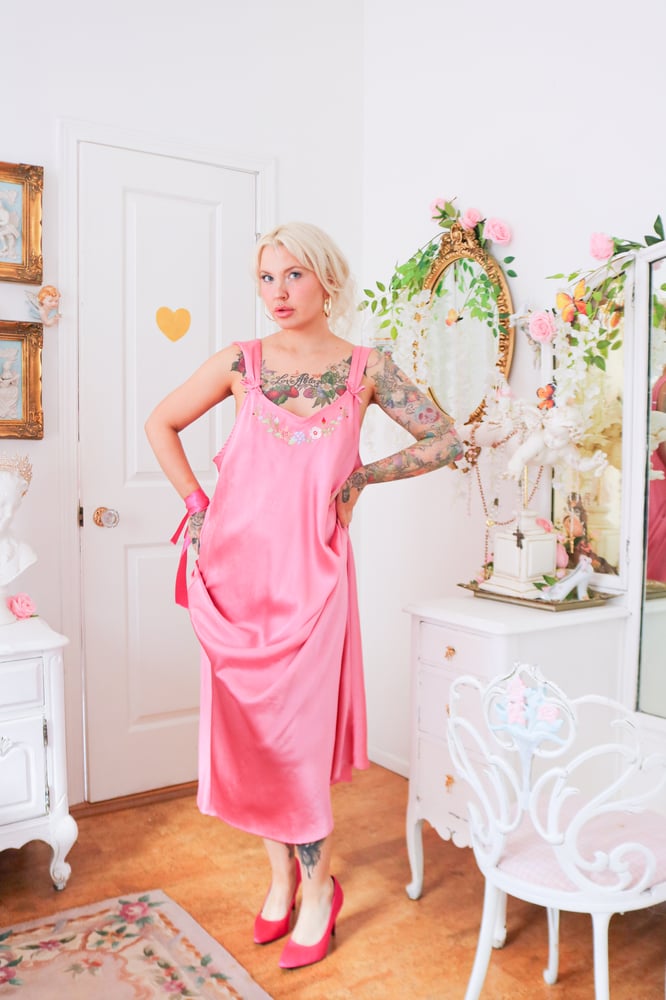 Image of Y2K Pinkk Nightgown With Floral Embroidery Details (2X)