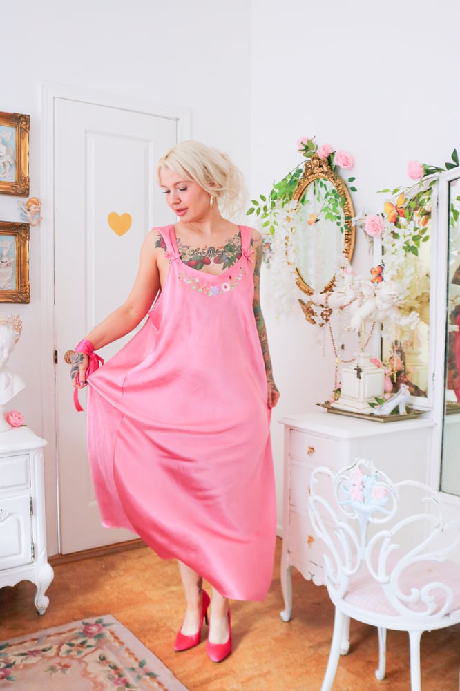 Image of Y2K Pinkk Nightgown With Floral Embroidery Details (2X)