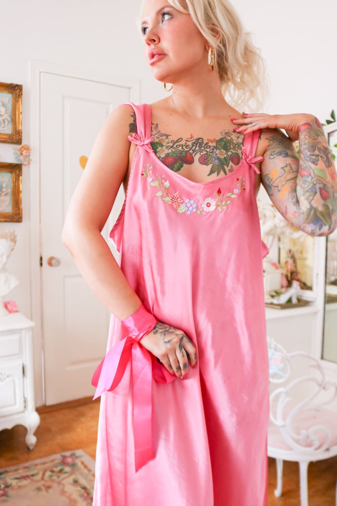 Image of Y2K Pinkk Nightgown With Floral Embroidery Details (2X)