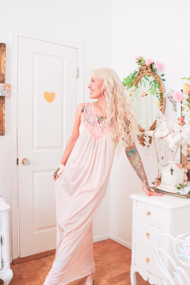 Image of Vintage 1980s Feather Bed Peachy Princess Nightgown with Thick Floral Lace (Large)