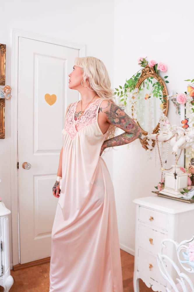 Image of Vintage 1980s Feather Bed Peachy Princess Nightgown with Thick Floral Lace (Large)