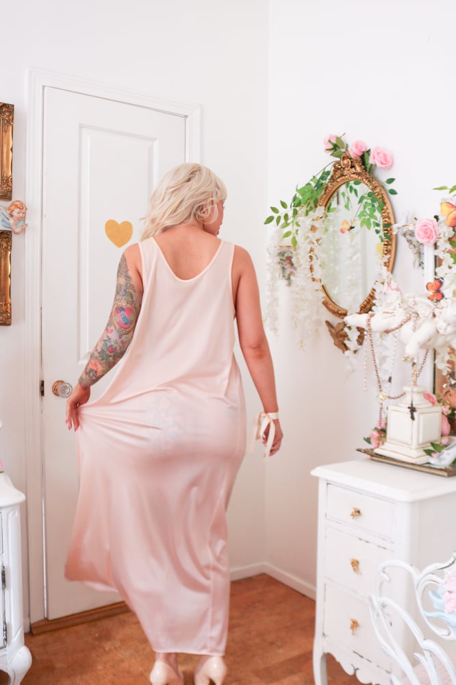 Image of Vintage 1980s Feather Bed Peachy Princess Nightgown with Thick Floral Lace (Large)