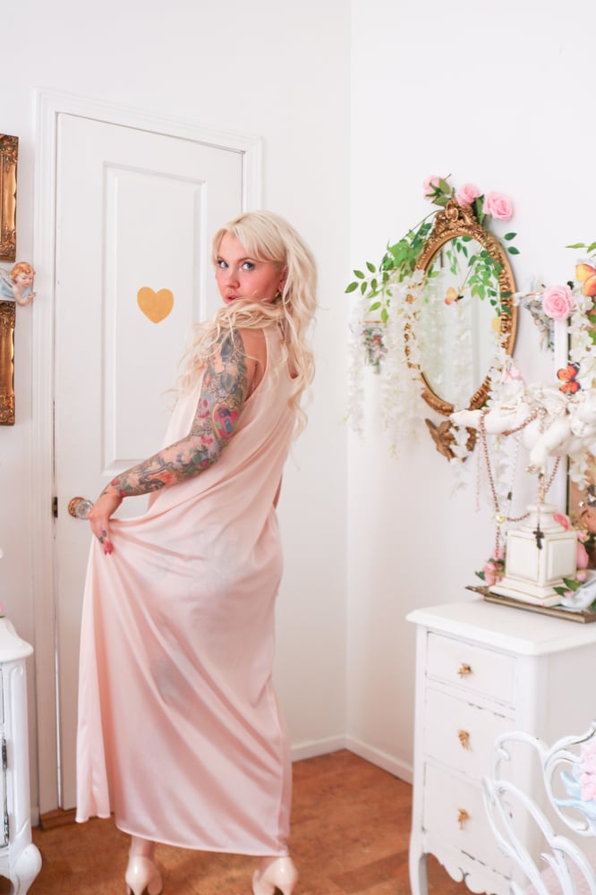 Image of Vintage 1980s Feather Bed Peachy Princess Nightgown with Thick Floral Lace (Large)