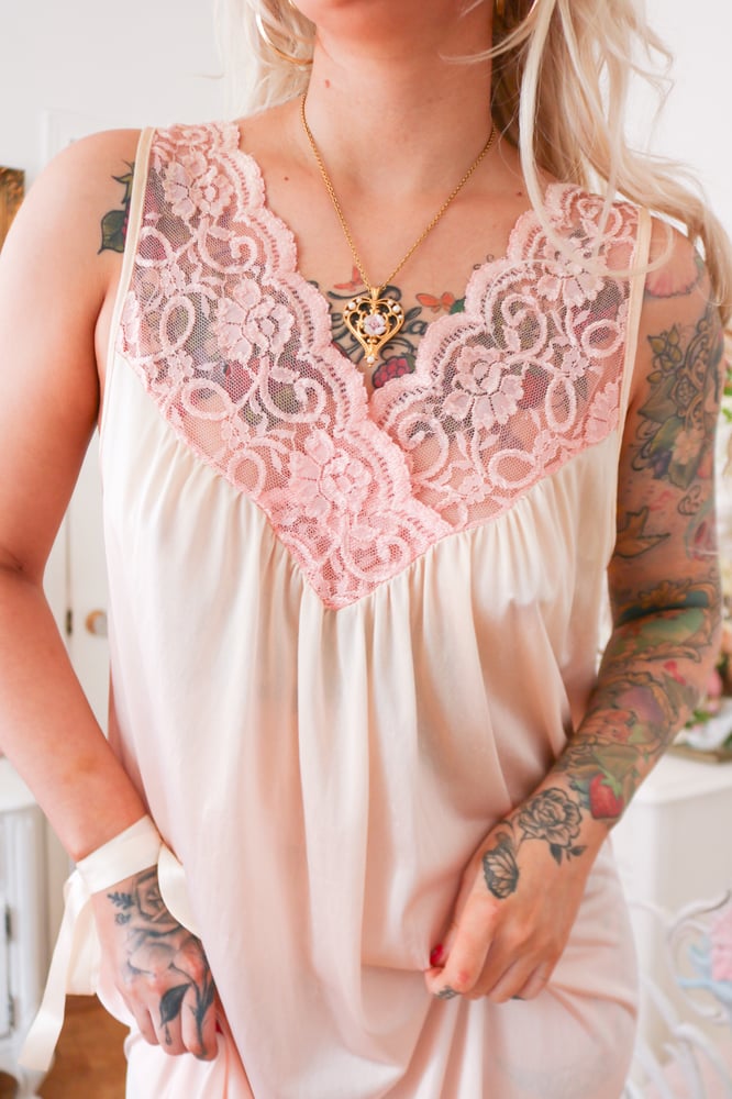 Image of Vintage 1980s Feather Bed Peachy Princess Nightgown with Thick Floral Lace (Large)
