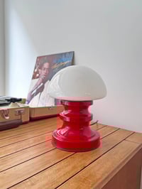 Image 4 of //RESERVADA//  LÁMPARA SETA ROJA, DE MESILLA, AÑOS 70