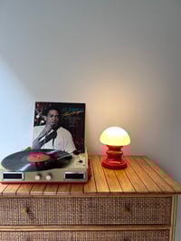 Image 2 of //RESERVADA//  LÁMPARA SETA ROJA, DE MESILLA, AÑOS 70