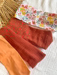 Image 1 of Bandeau adulte Margot Corail / Terracota / Fleuri paquerette