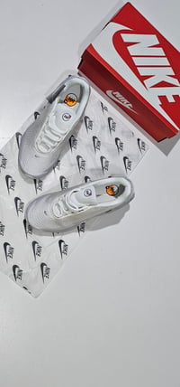 Image 10 of Womens  & Juniors dns Airmax