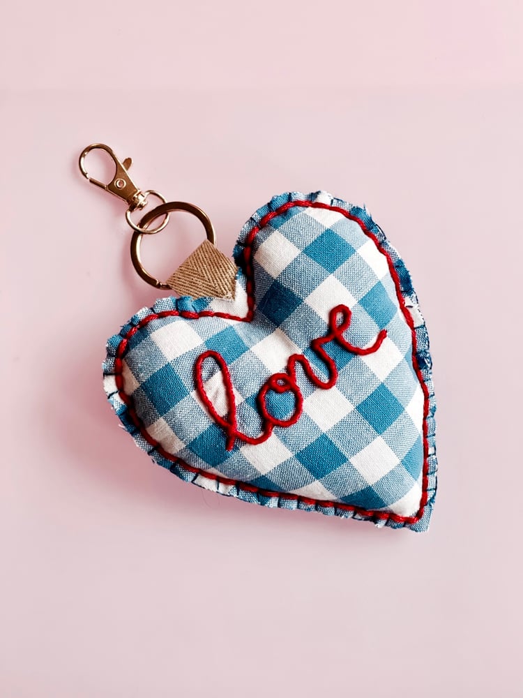 Image of Porte clé brodé - Love carreaux 