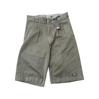 Image 1 of Dickies Unionville 13-Inch Work Shorts Military Green Loose Fit Size 30