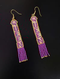 "Queen" Word Drip Fringe Earrings