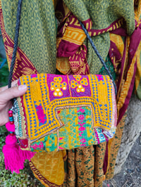 Image 3 of Nula bag - yellow detail