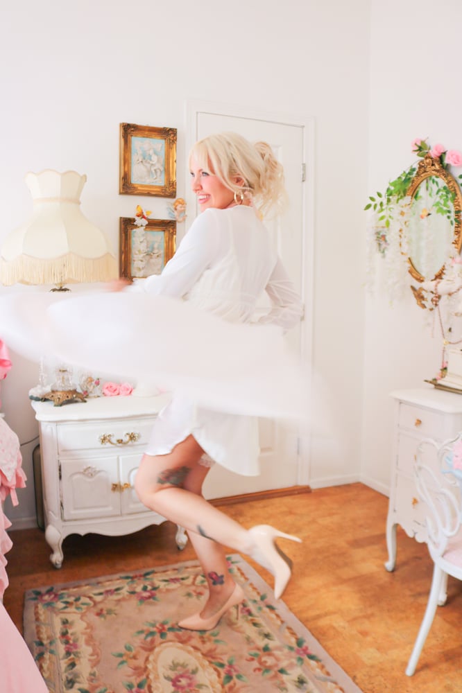 Image of Vintage 1970s Dream Away Bridal Style Peignoir With Crochet Style Lace (Small) 