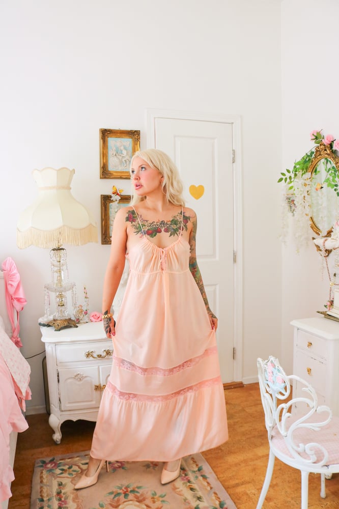 Image of Vintage Peachy Princess Floor Length Flowing Gown with Floral Lace (2X)