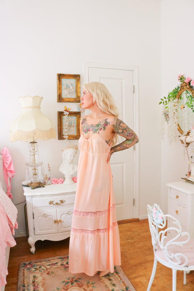 Image of Vintage Peachy Princess Floor Length Flowing Gown with Floral Lace (2X)