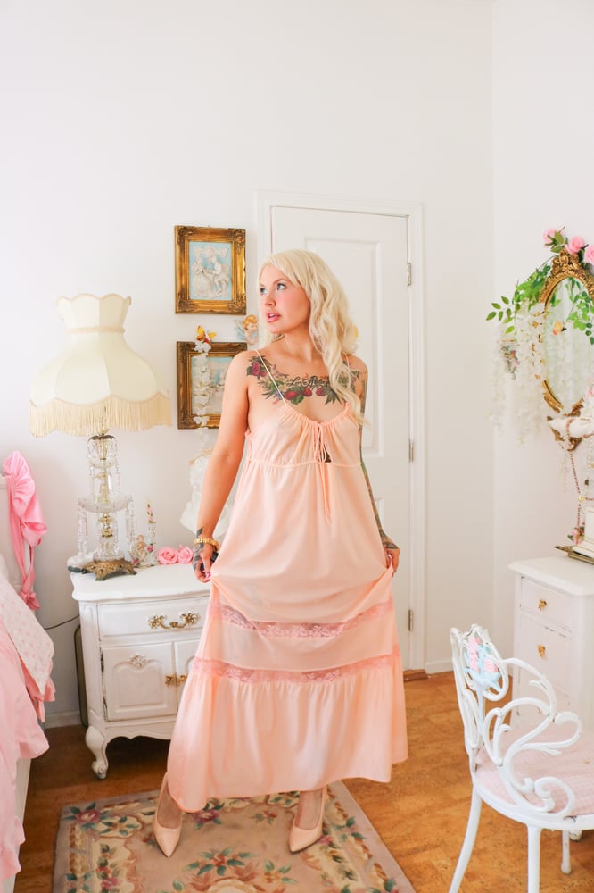 Image of Vintage Peachy Princess Floor Length Flowing Gown with Floral Lace (2X)