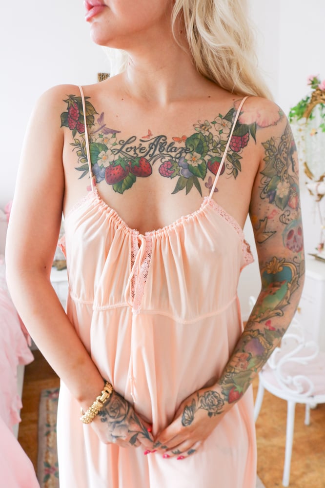 Image of Vintage Peachy Princess Floor Length Flowing Gown with Floral Lace (2X)