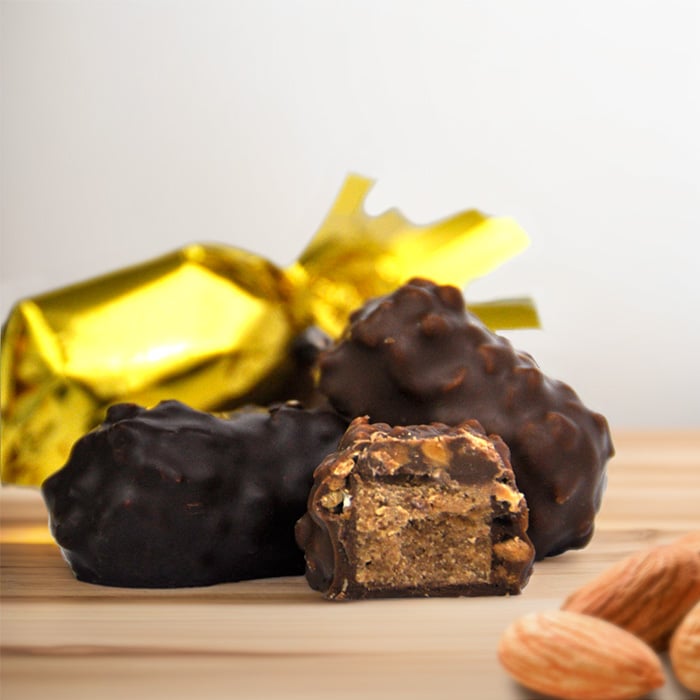 Image of Bouchée de praliné aux éclats d’amandes et aux chocolats noir et lait (100g)