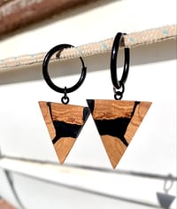 Triangolo Black Cala Carbó - Orecchini Artigianali Legno e Resina